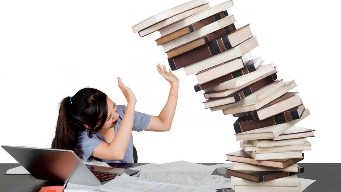 Students-having-a-lack-of-space